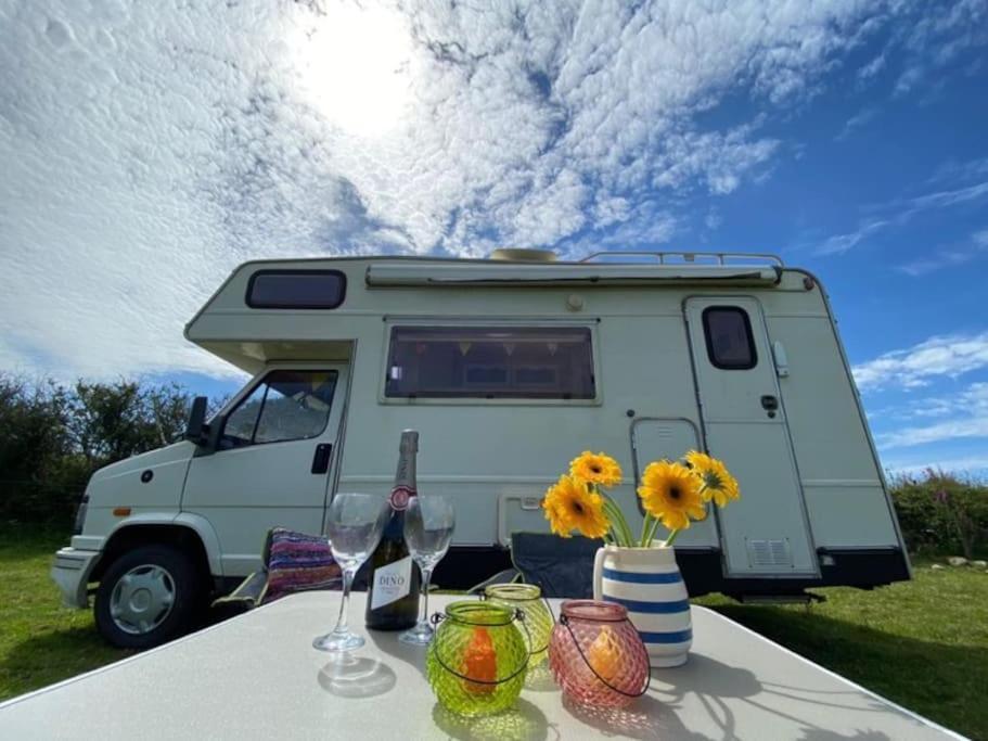 Lily Cosy Campervan With Sea Views & Amazing Sunrises เซนต์ไอฟส์ ภายนอก รูปภาพ