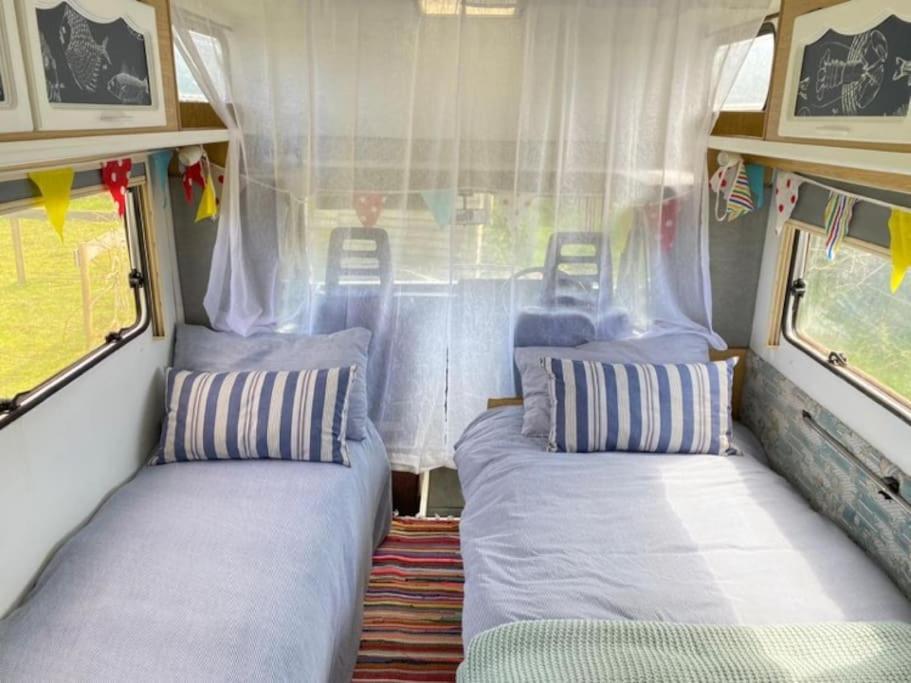 Lily Cosy Campervan With Sea Views & Amazing Sunrises เซนต์ไอฟส์ ภายนอก รูปภาพ