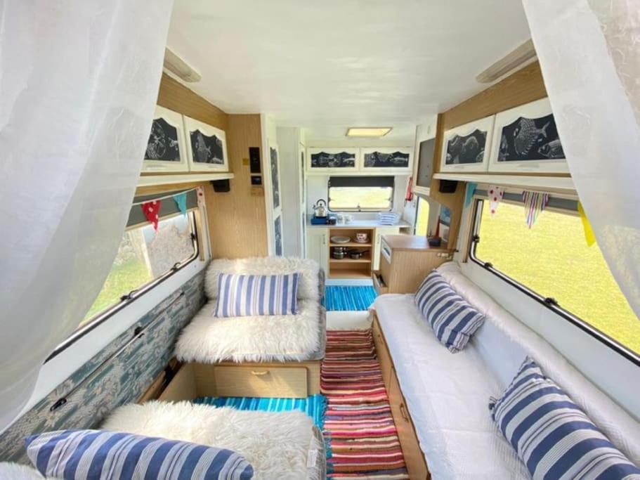 Lily Cosy Campervan With Sea Views & Amazing Sunrises เซนต์ไอฟส์ ภายนอก รูปภาพ